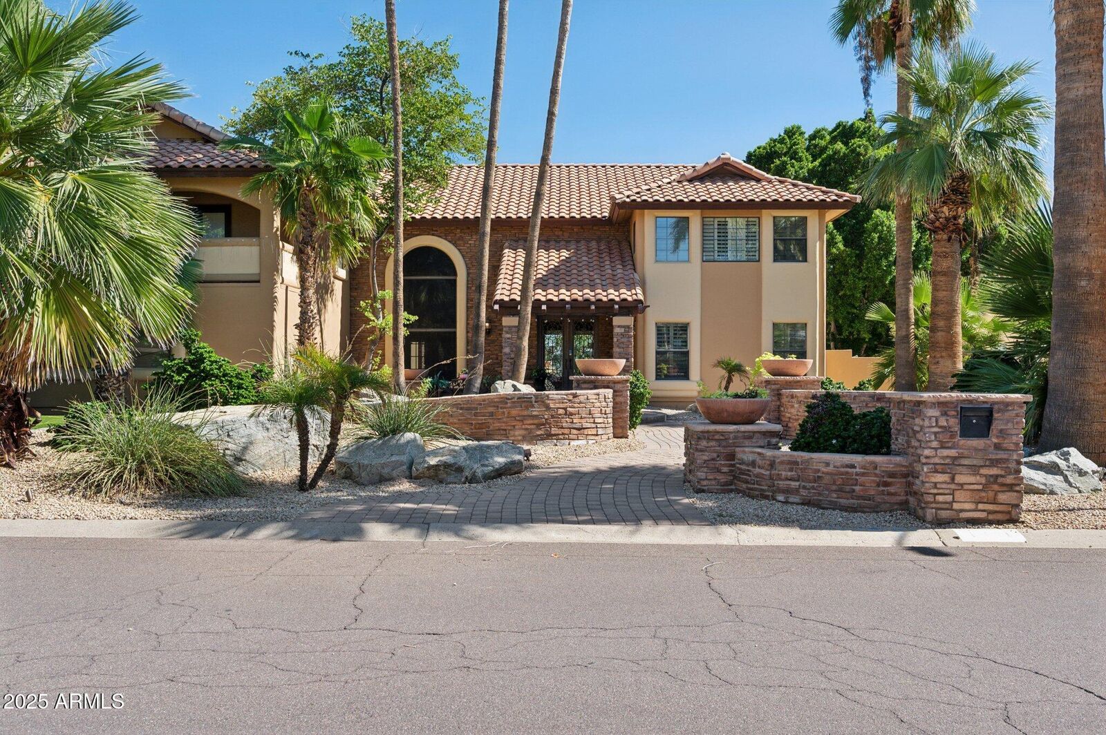 Property Photo: 11621 S Blackfoot Drive AZ 85044