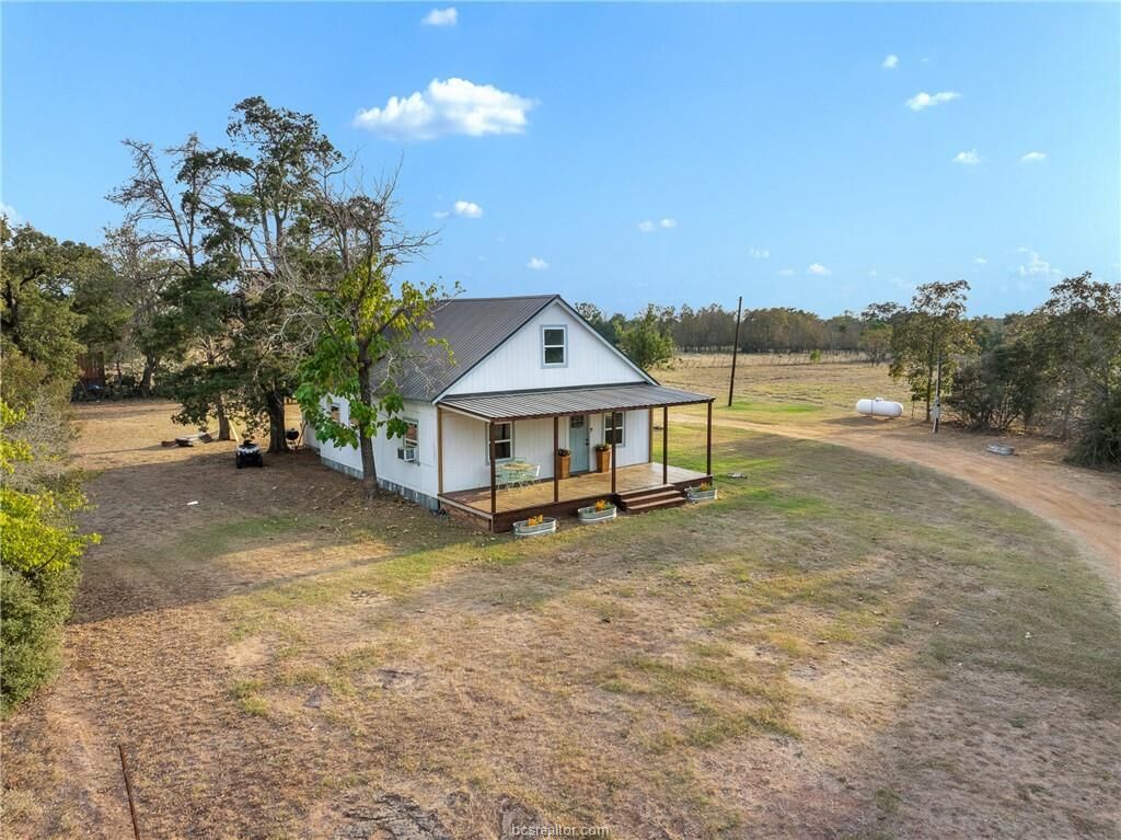 Property Photo: 9551 West Henry Prairie Road TX 77859