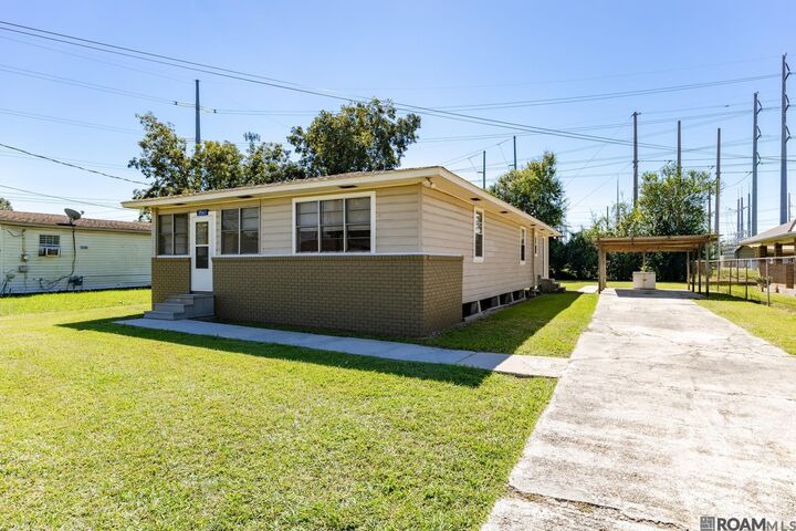 Property Photo: 3561 Lukeville Ln LA 70719