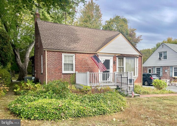 924 Edgewood Avenue  Folsom PA 19033 photo