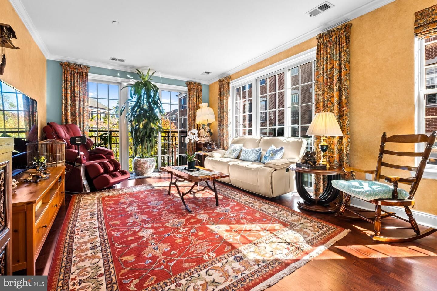 Property Photo: 600 Commodore Court 2631 PA 19146