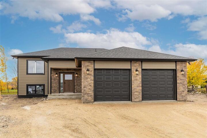 64 Parkside Crescent  Mitchell MB R5G 2X3 photo