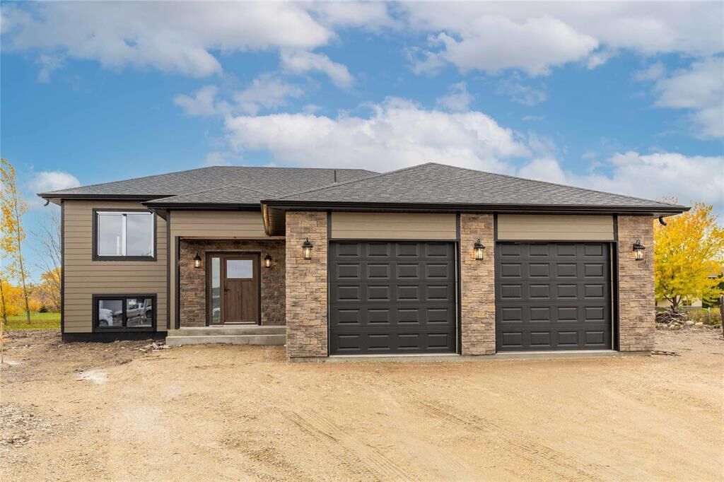 Property Photo:  64 Parkside Crescent  MB R5G 2X3 