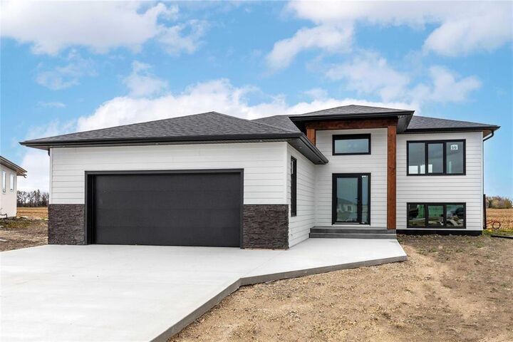 39 Carrera Cove  Steinbach MB R5G 2Y3 photo