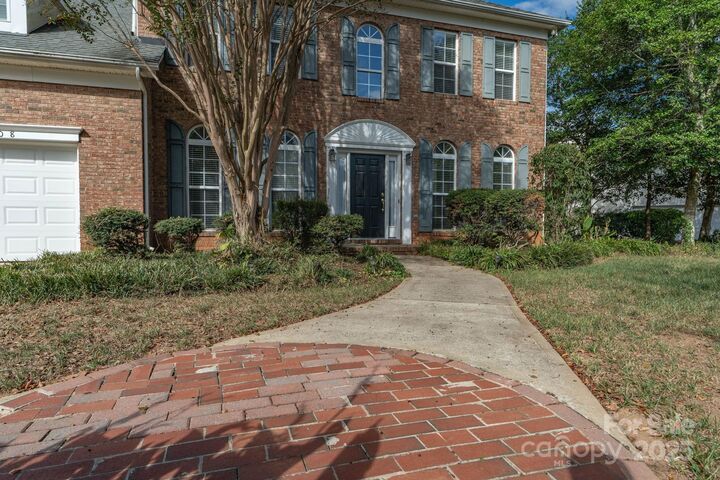 Property Photo: 8708 Ellington Park Drive NC 28277