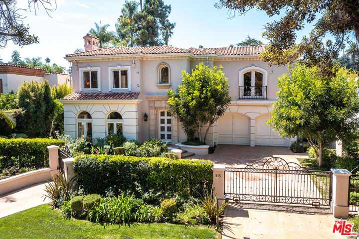 915 N Rexford Dr  Beverly Hills CA 90210 photo