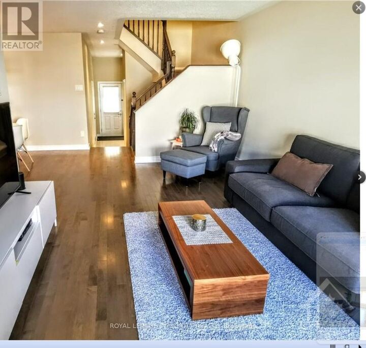Photo de la propriété: 348 Tourmaline Crescent ON K2J 5X4
