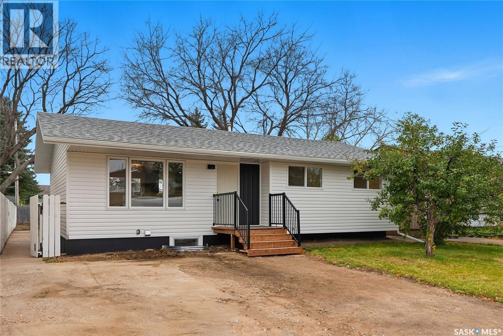 Property Photo: 113 5th Avenue N SK S0K 4S0