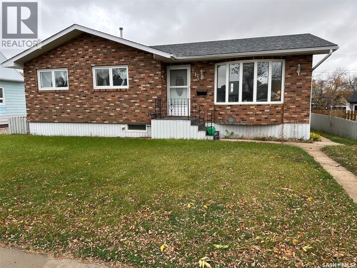 Photo de la propriété:  913 Third Street  SK S4A 0R2