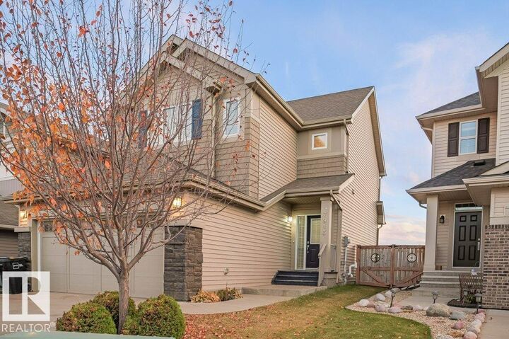 Property Photo:  7913 Erasmus Crescent NW  AB T6M 0S3 