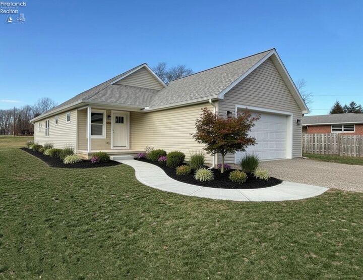 Property Photo:  91 Elwood Street  OH 44883 