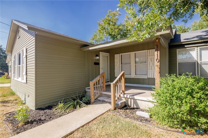 Property Photo: 1110 Buena Vista Avenue TX 77901
