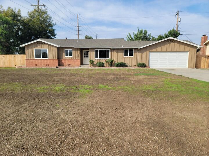 332 W Walnut Avenue  Visalia CA 93277 photo