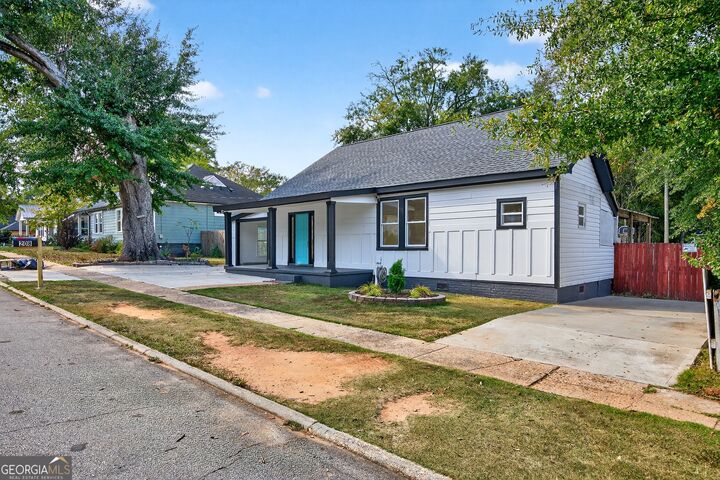 Property Photo: 208 Royal Avenue GA 30230