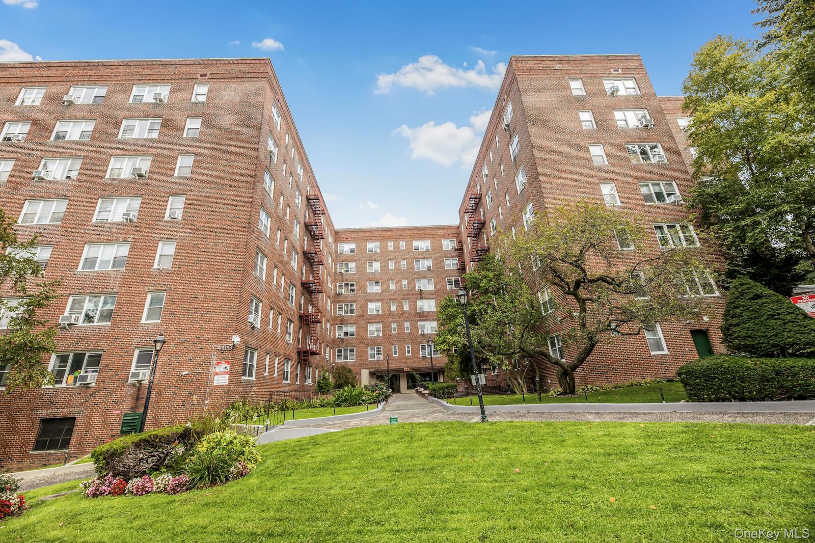 Property Photo:  480 Riverdale Avenue 7L  NY 10705 