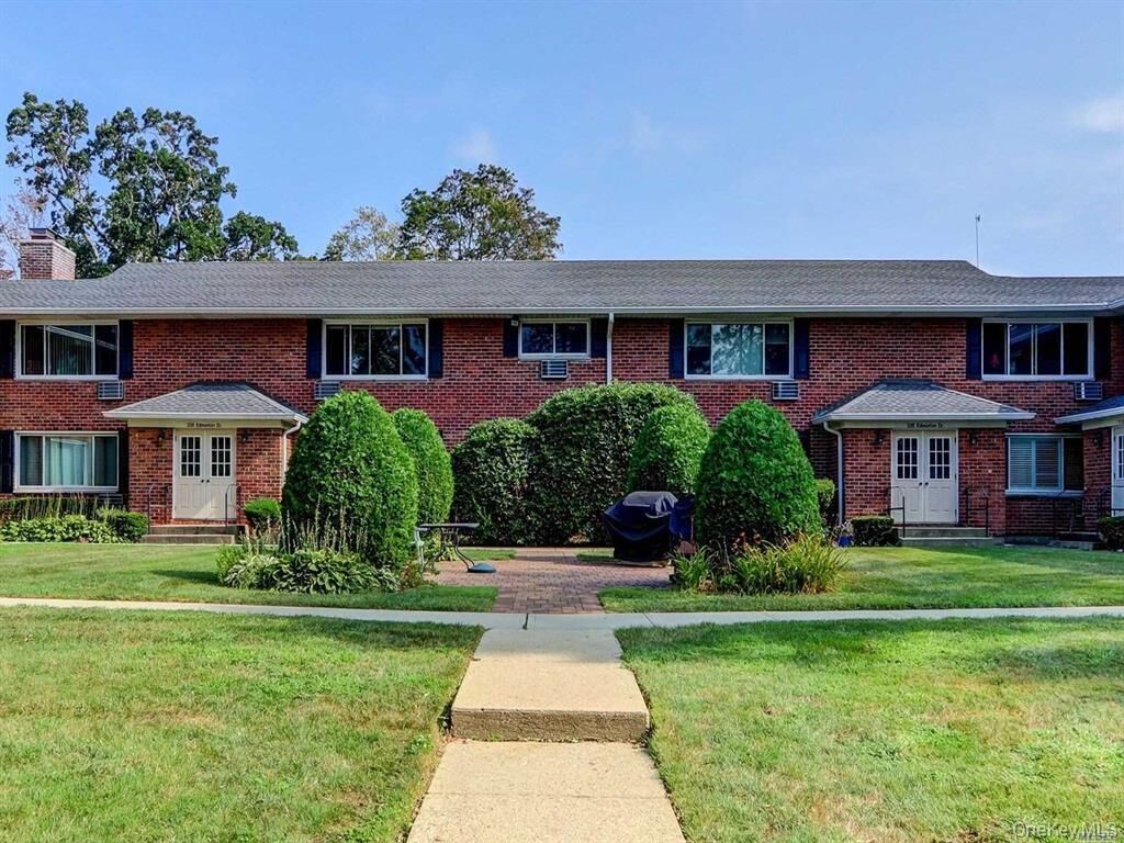 Property Photo: 326 Edmunton Drive L7 NY 11703