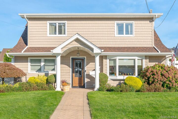 3 Roxbury Lane  Massapequa NY 11758 photo