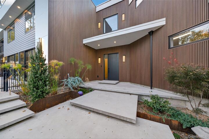 Property Photo:  9 Warwick Isle Boulevard  NY 10969