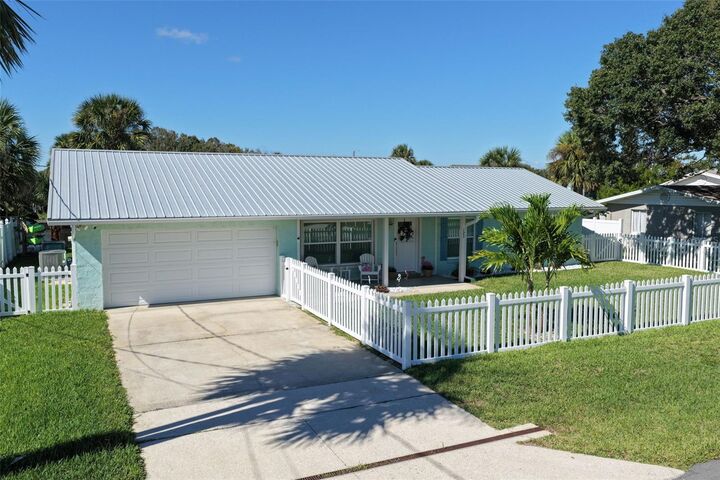 Property Photo: 123 Avalon Avenue FL 32136