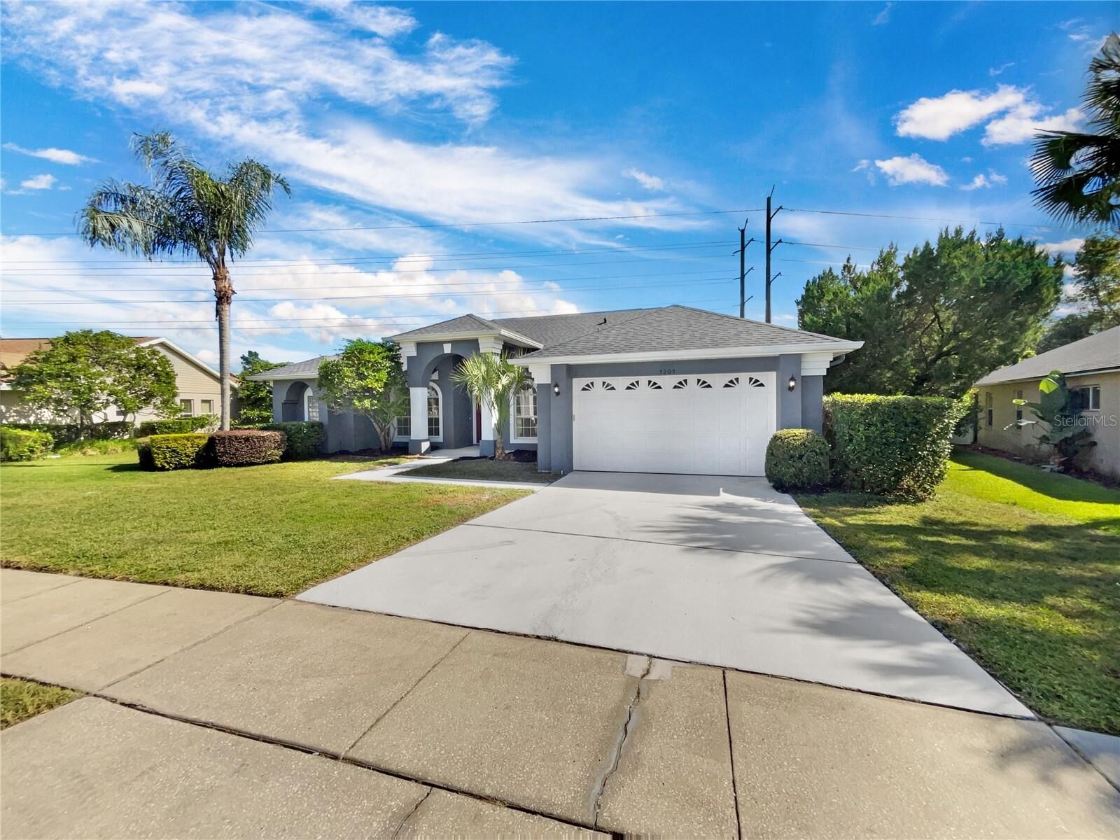 Property Photo:  1201 Hollow Pine Drive  FL 32765 