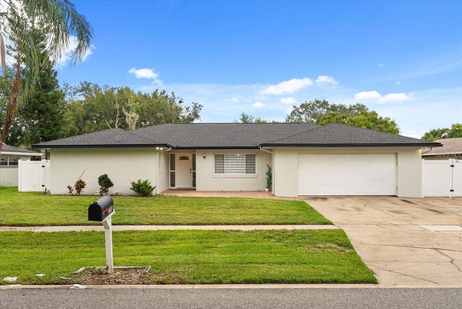 Property Photo: 8607 Sandberry Boulevard FL 32819