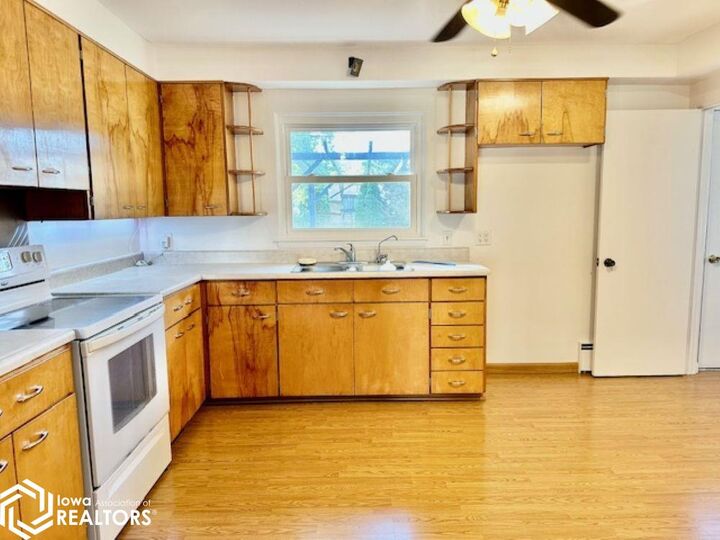 Property Photo:  817 Plane Street  IA 52601 