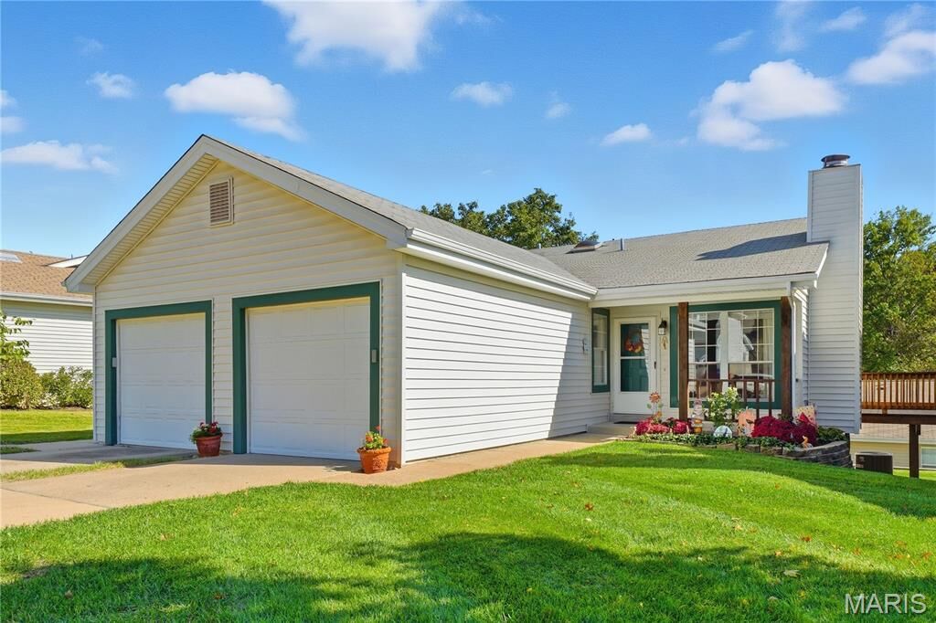 Property Photo:  1020 Treetop Village Drive  MO 63021