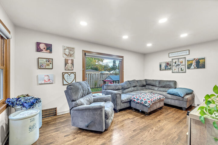Property Photo:  1124 Kingston Ave  WI 53402 