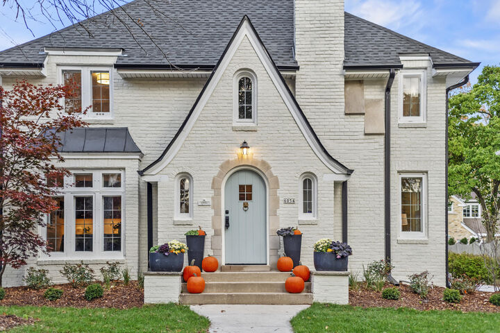 Property Photo:  6054 N Bay Ridge Ave  WI 53217