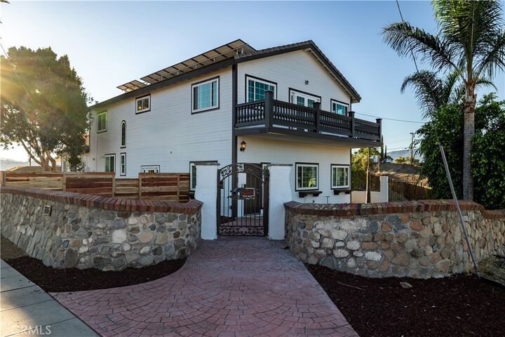 Property Photo: 1006 W Pottery Street CA 92530