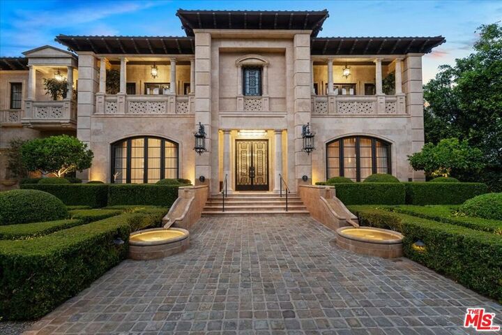 Property Photo:  804 N Elm Drive  CA 90210