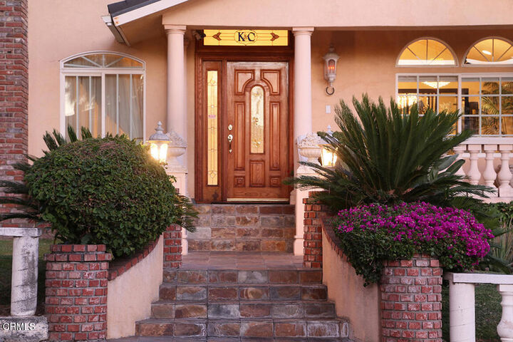 Property Photo:  426 N Canyon Boulevard  CA 91016
