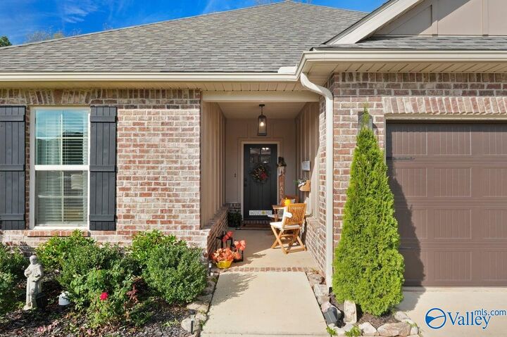 Property Photo: 15727 Mizewell Lane AL 35749