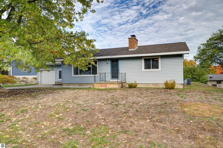 10151 E Grandview Road  Traverse City MI 49684 photo