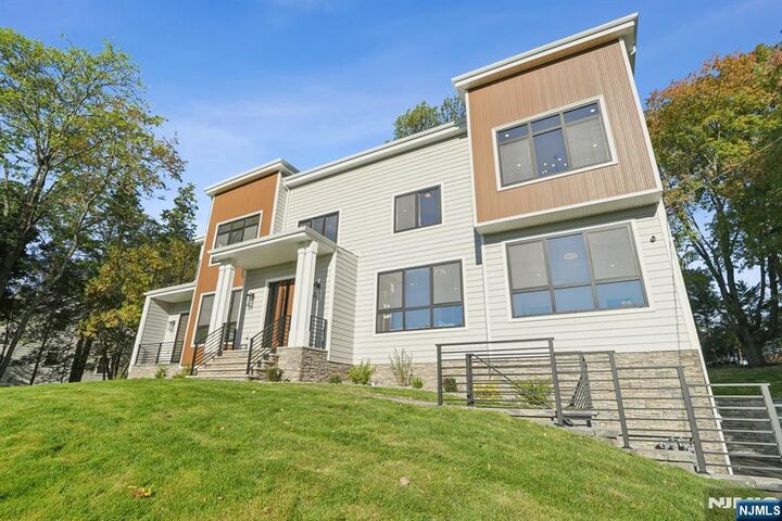 Property Photo:  8 Fordham Road  NJ 07039 