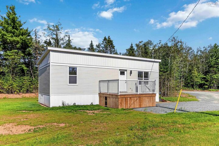 4 Pebble Lane — photo 1