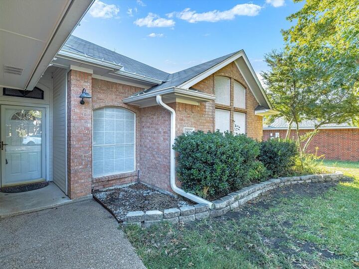 Property Photo: 1016 N Carolina Avenue TX 76065