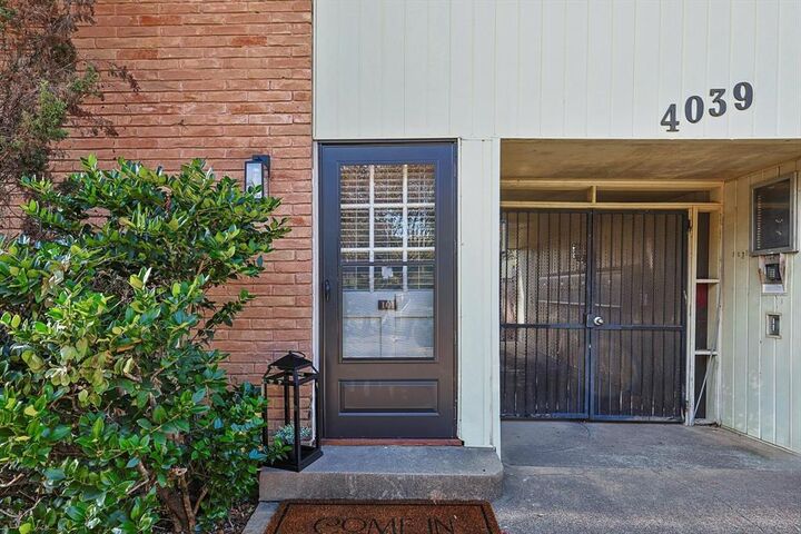 Property Photo: 4039 Cole Avenue 101 TX 75204