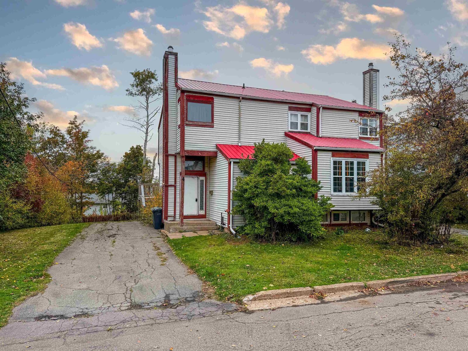 Property Photo: 4 Hutchinson Court PE C1A 9H7