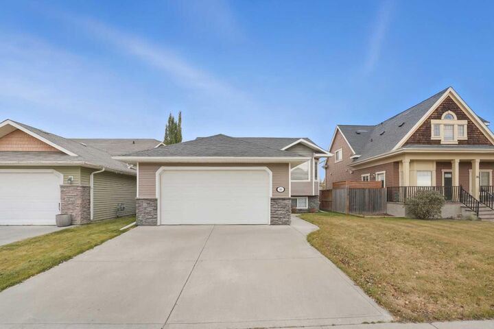 Photo de la propriété: 98 Stephenson Crescent AB T4R 0L6