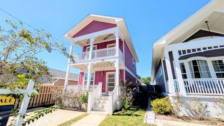 Property Photo: 121 N C St FL 32502