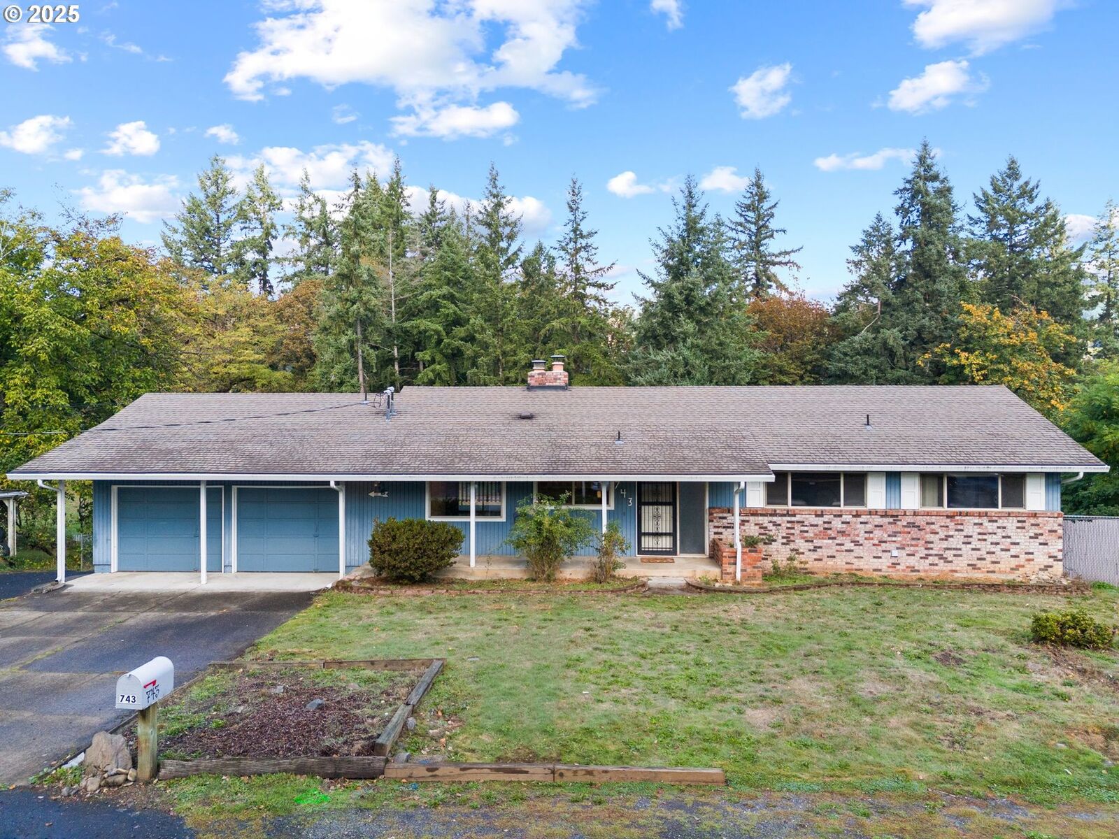 Property Photo:  743 I St  WA 98671 