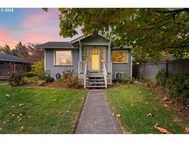 907 Pine St  Hood River OR 97031 photo