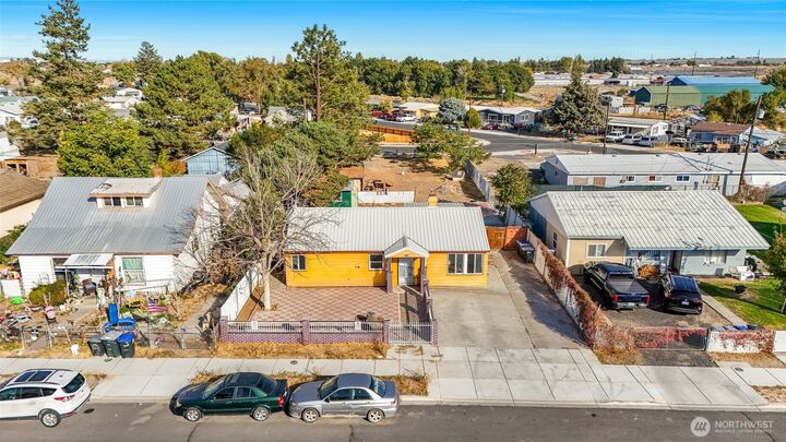 Property Photo:  9848  Parkway Drive NE  WA 98837