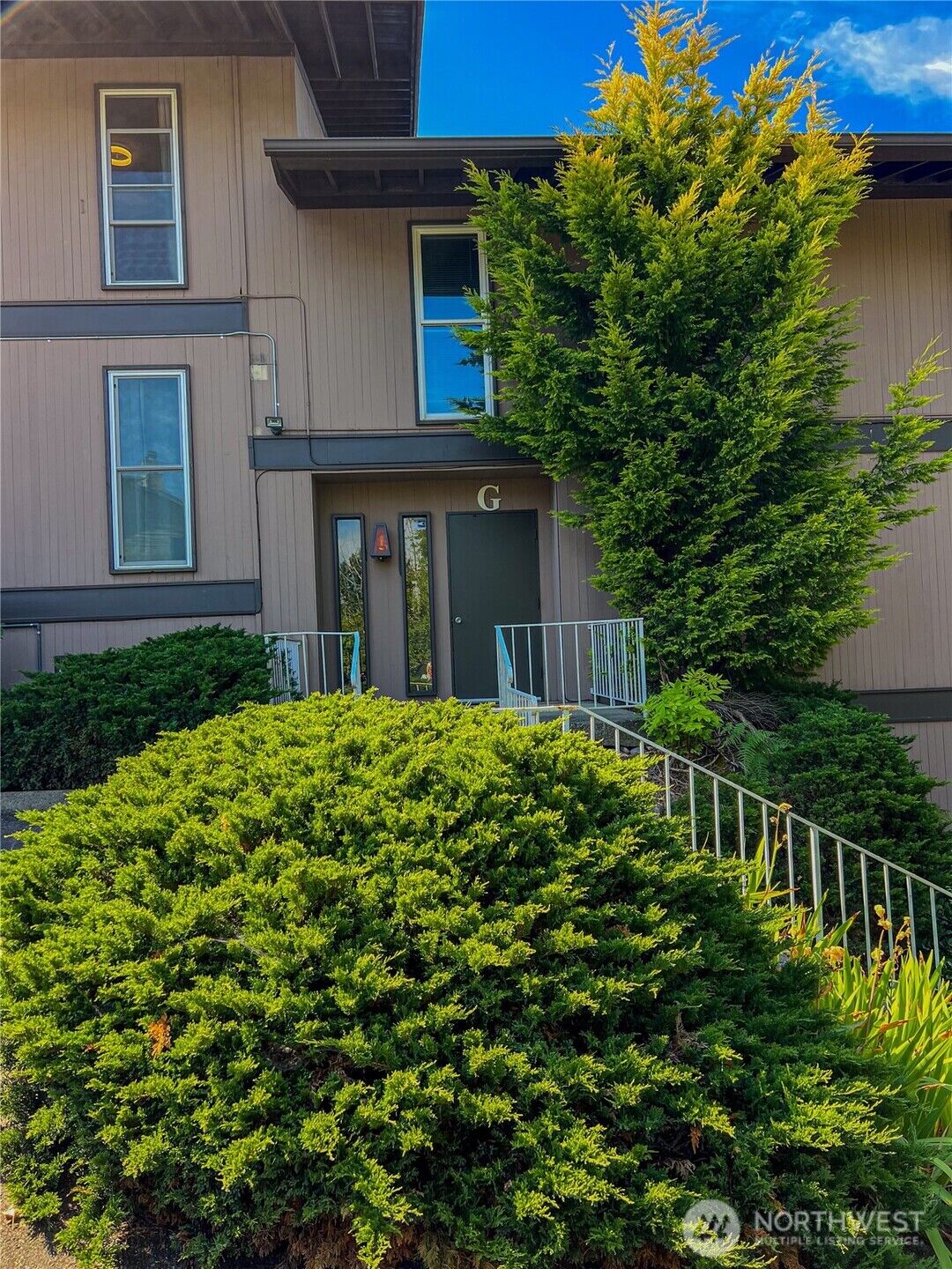 Property Photo:  1425 S Puget Drive G3  WA 98055