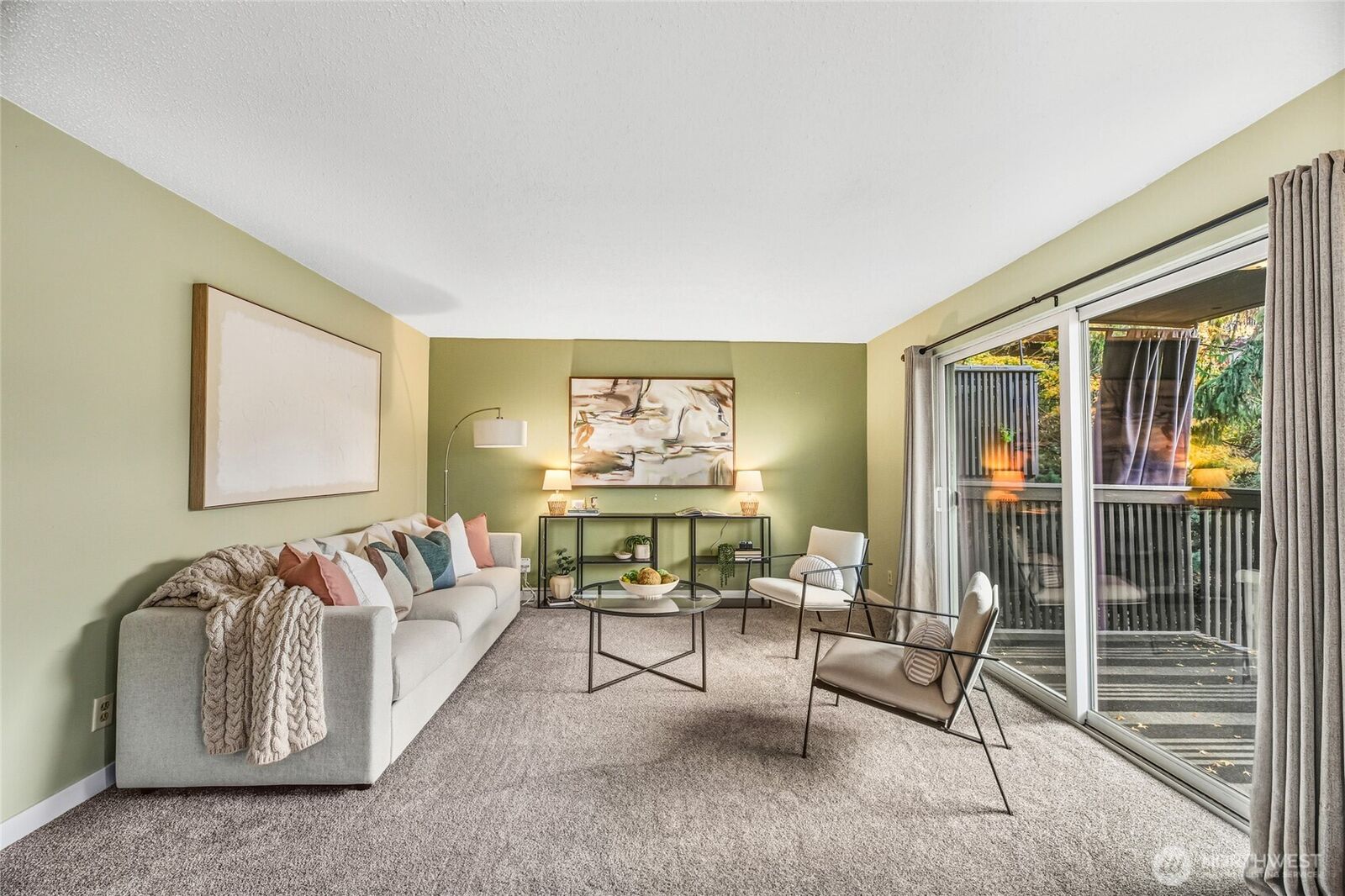 Property Photo: 1425 S Puget Drive G3 WA 98055