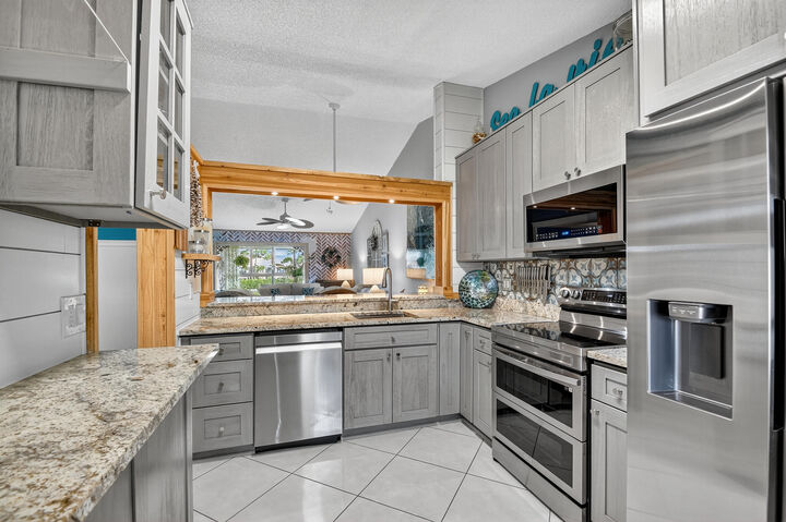 Property Photo: 7578 Tahiti Lane 201 FL 33467