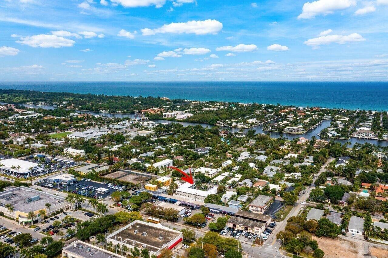 Property Photo: 426 NE 7th Avenue 2G FL 33483