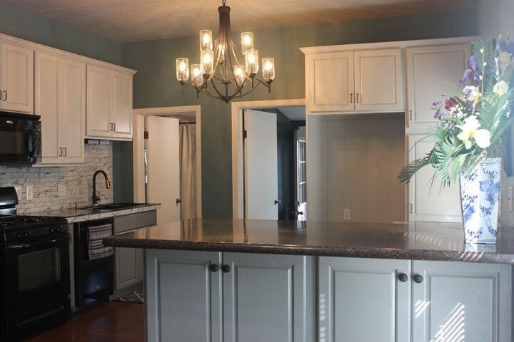 Property Photo:  608 W 12th Ave  KS 67501 