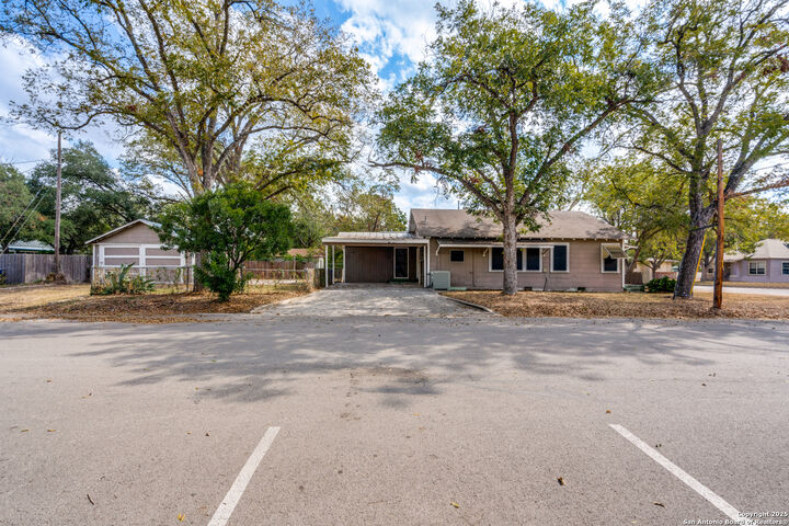 Property Photo: 704 Krezdorn Street TX 78155